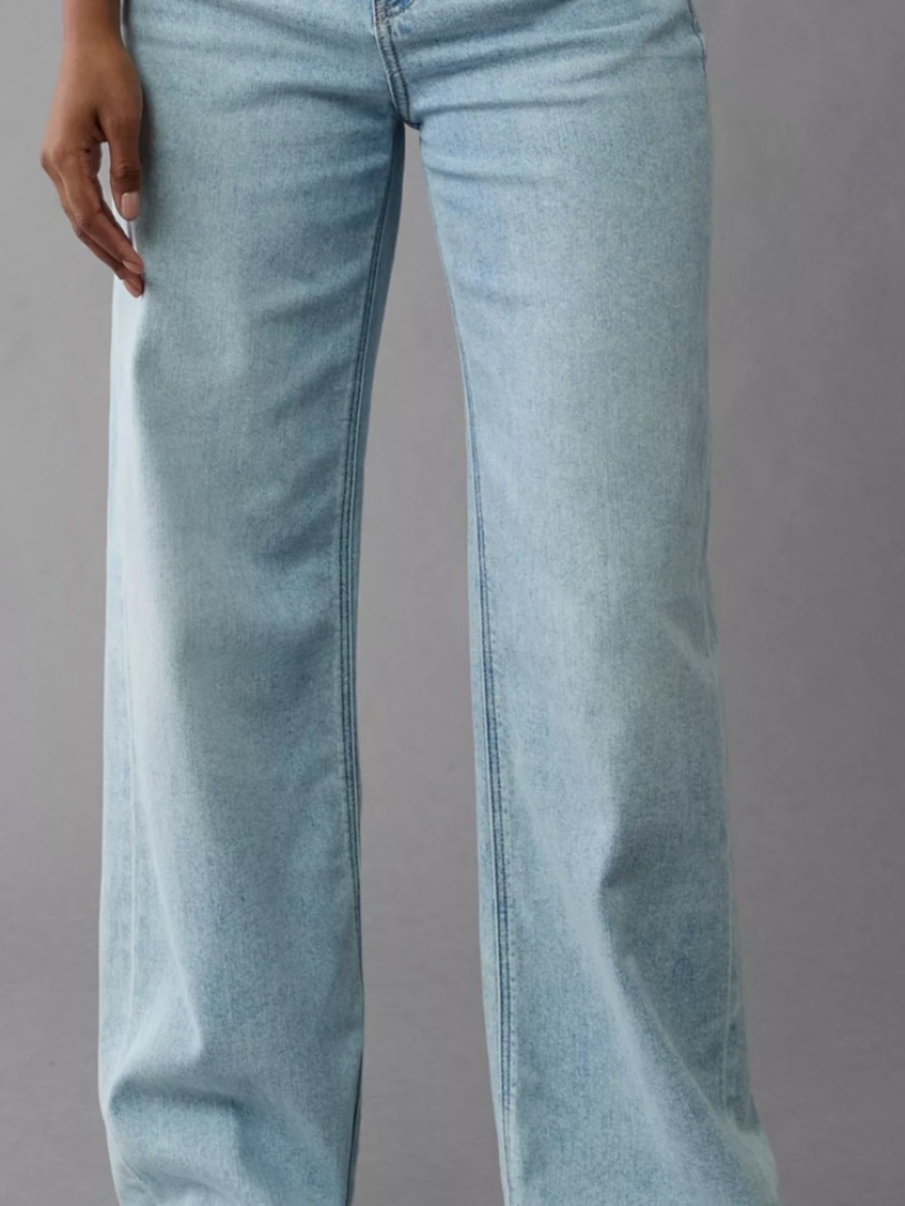 American Eagle Light Wash Baggy Jean